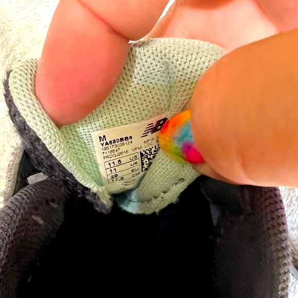 Little girls New Balance shoes, Velcro - Picture 7 of 7